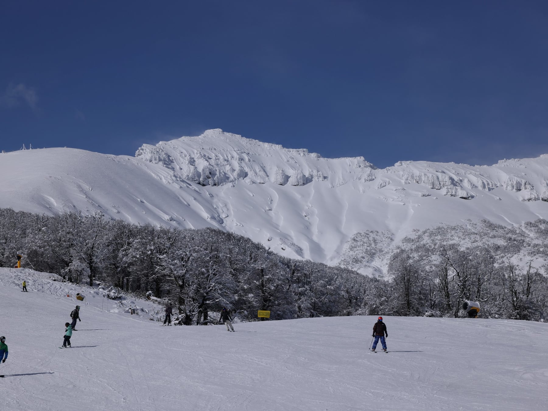 Nieve en septiembre: los cerros argentinos estiran la temporada con precios de baja