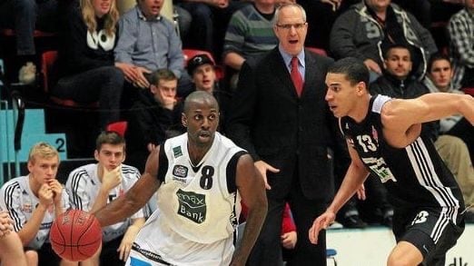 Isaiah Thomas, el diminuto anotador que se ilusiona con una temporada en el básquet europeo