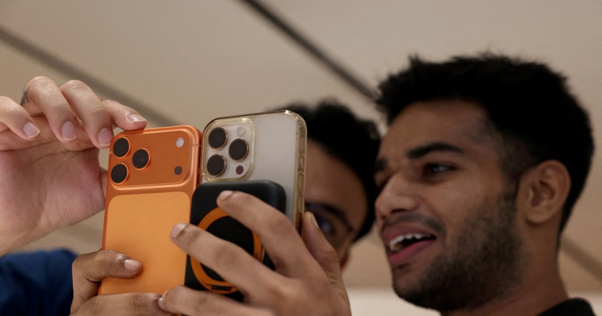 iOS 27 sumaría una función para mudar la línea entre dos iPhone con una sola eSIM complementaria