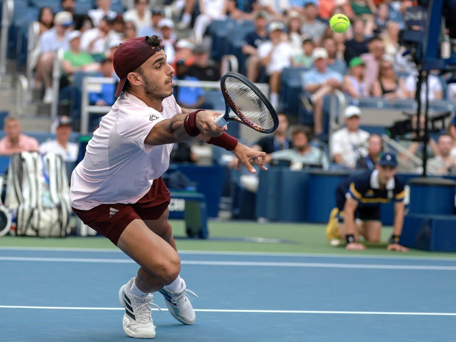 Cerúndolo chocó contra el muro de Blockx y se despidió del US Open en octavos