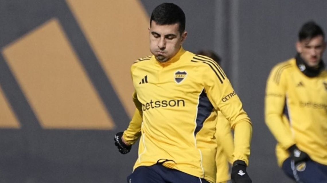 Battaglia volvió a pisar el entrenamiento completo de Boca y encendió la espera