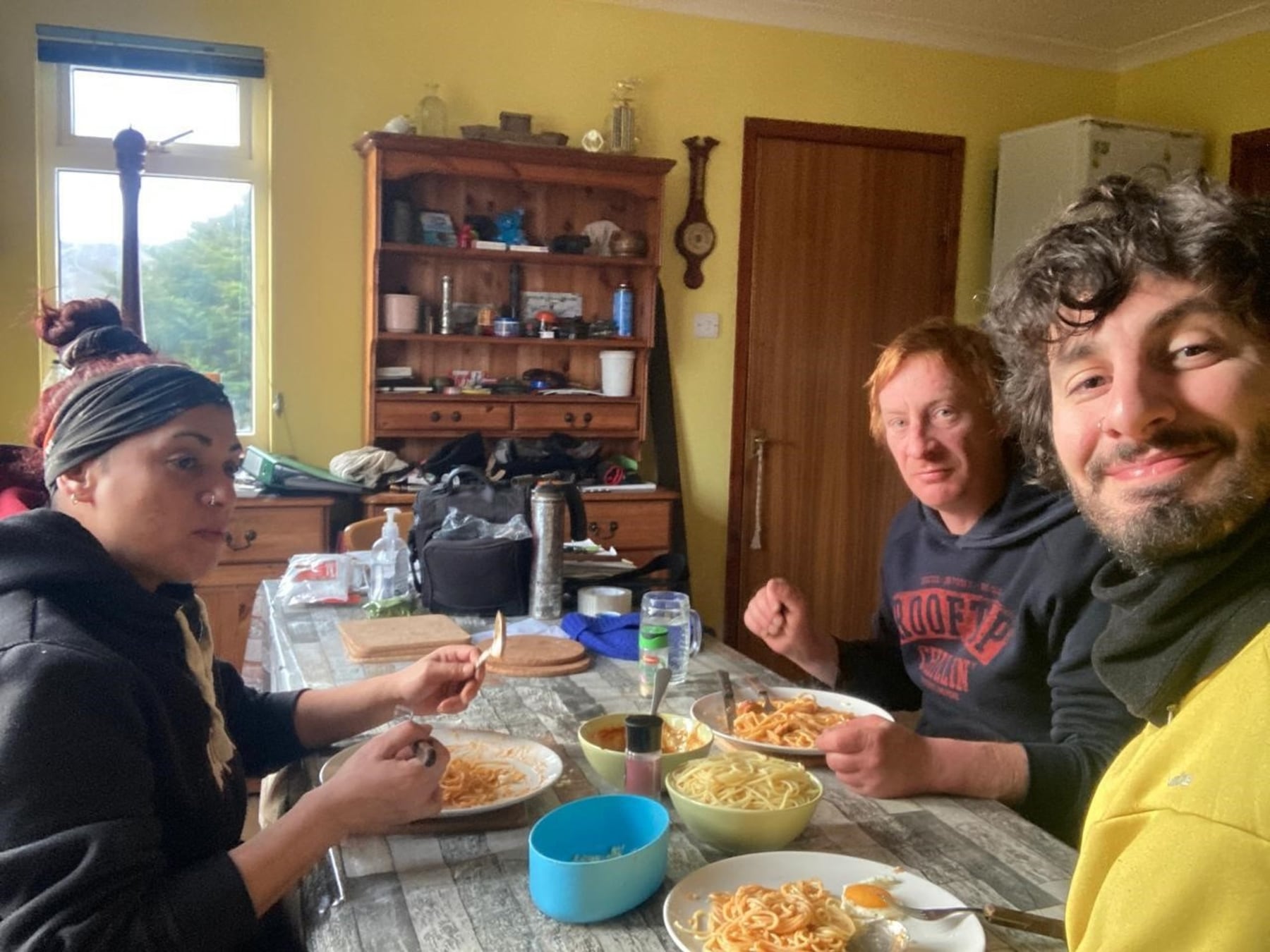 Una cámara argentina en la pradera malvinera: la vida cotidiana de los kelpers según Pablo Aparo