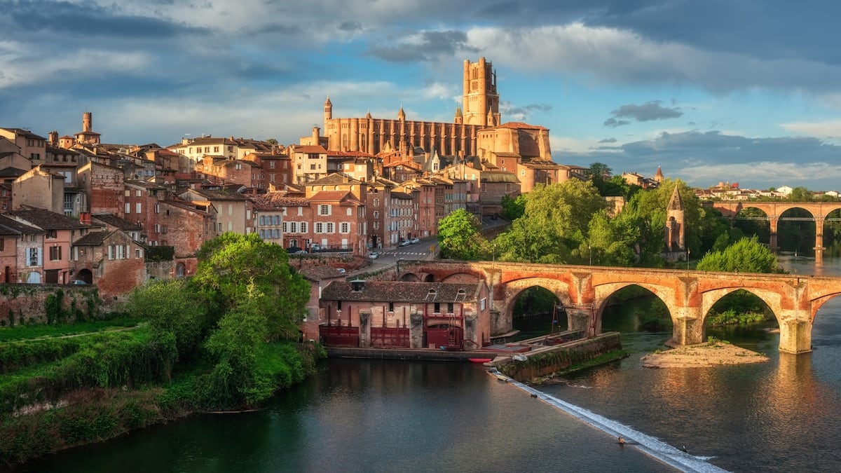 Albi, la ciudad del ladrillo rojo que guarda el catálogo más completo del mundo sobre Toulouse-Lautrec