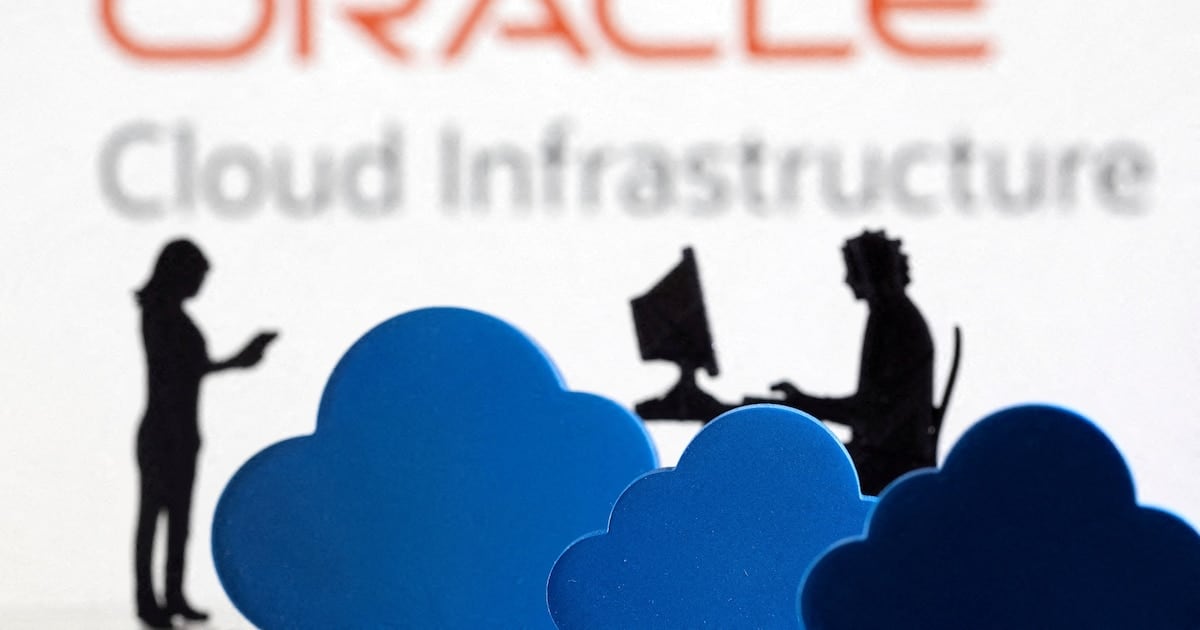 Oracle planta la base de datos con inteligencia artificial adentro de la fábrica del cliente y se la cobra como servicio
