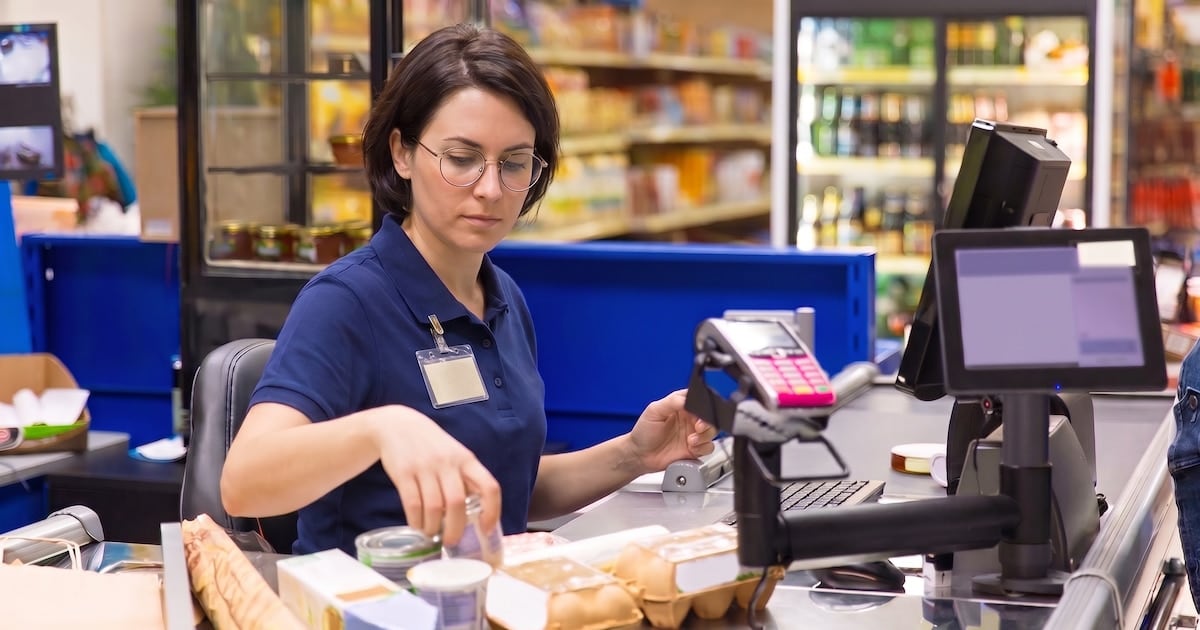 Cajeros de supermercado: con el básico de septiembre, el ingreso de bolsillo queda corto frente a una inflación que ya pasó la planilla