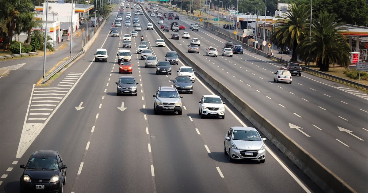 El parque automotor argentino seguirá dependiendo de la nafta y el diésel hasta 2031, pese al avance de los eléctricos