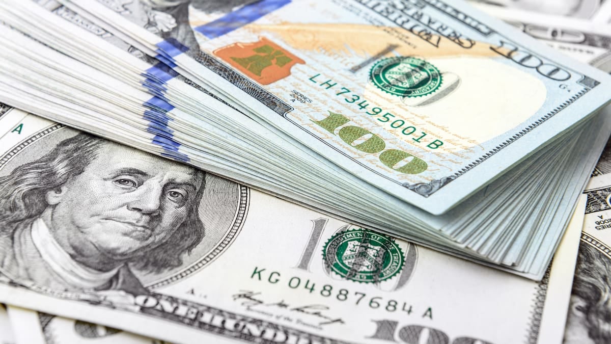 El peso se contiene, la inflación no: arranca una semana con el dólar calmo y los servicios al acecho