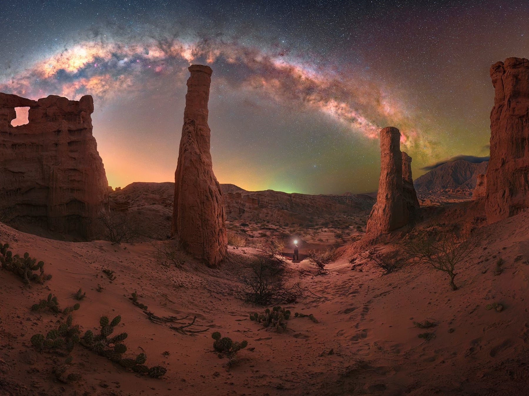 Astroturismo en el país: el camino de Santile por valles, salinas y quebradas después del atardecer