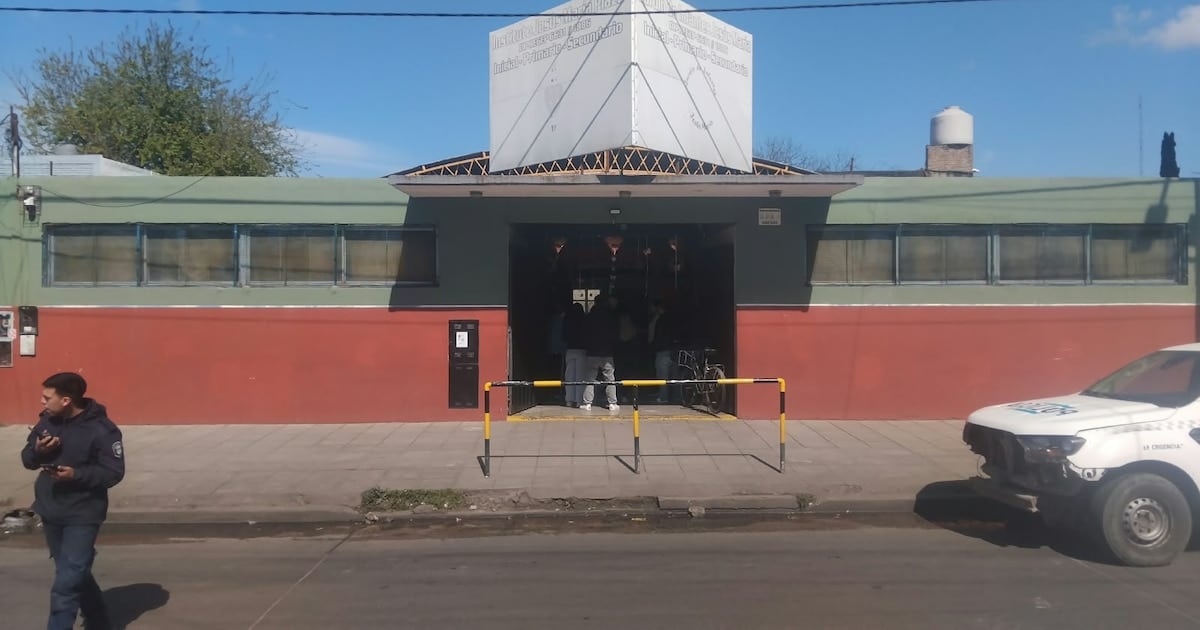 Un revólver se disparó dentro de una escuela de La Matanza y la Justicia investiga cómo llegó a manos del alumno