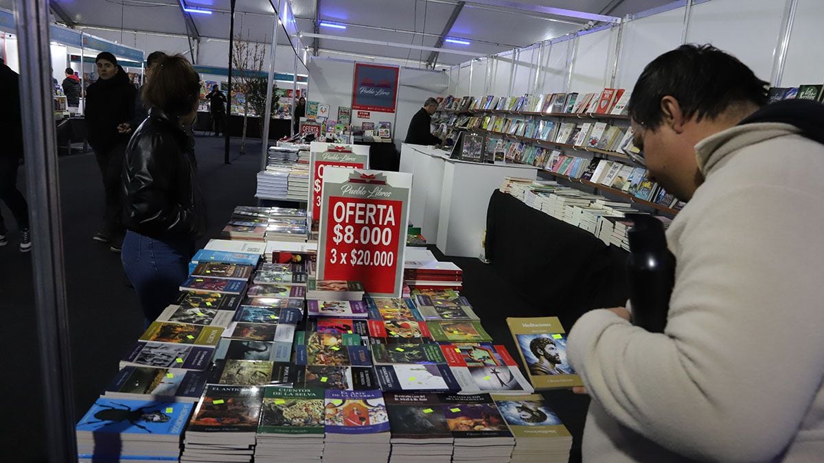 La Feria del Libro de Neuquén se estira hasta el domingo con teatro, talleres y voces locales