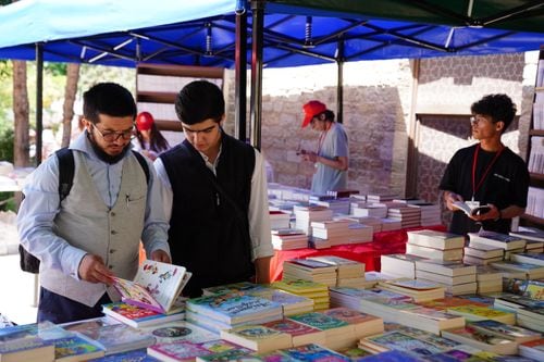 La Feria del Libro de Neuquén se despide con estantes llenos y precios para todos los bolsillos