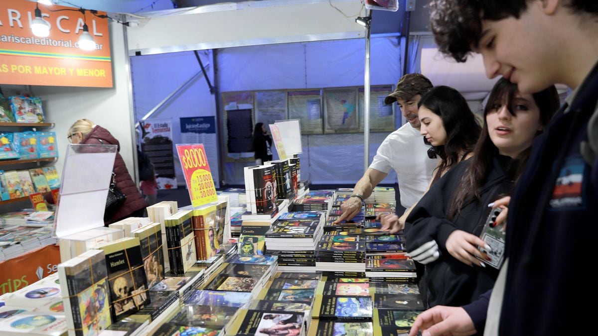 La Feria del Libro de Neuquén se despide este domingo entre funciones, poesía y un asado de palabras