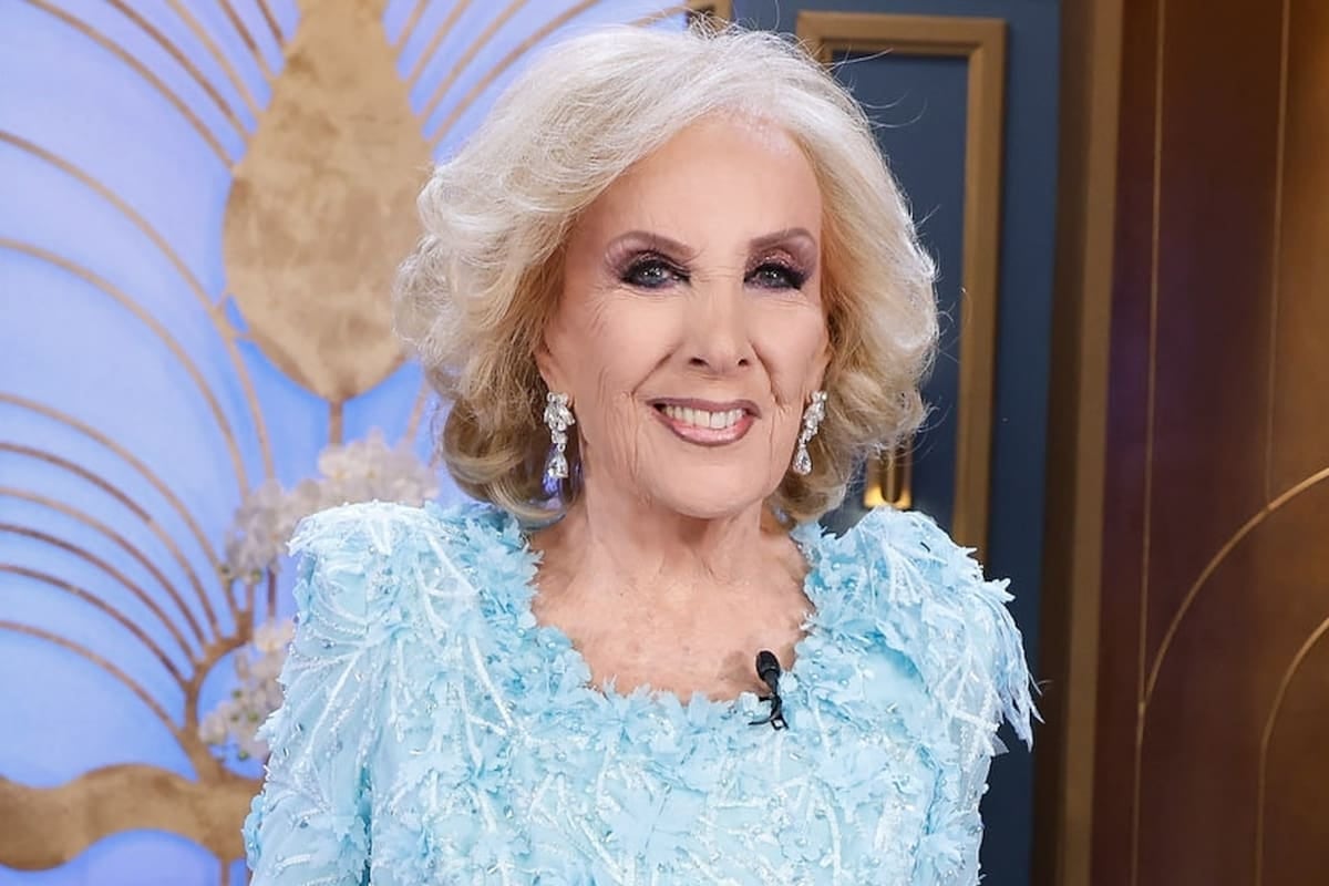 Mirtha Legrand se toma su tiempo: Juana Viale vuelve a hacerse cargo del ciclo mientras la abuela pelea contra la tos