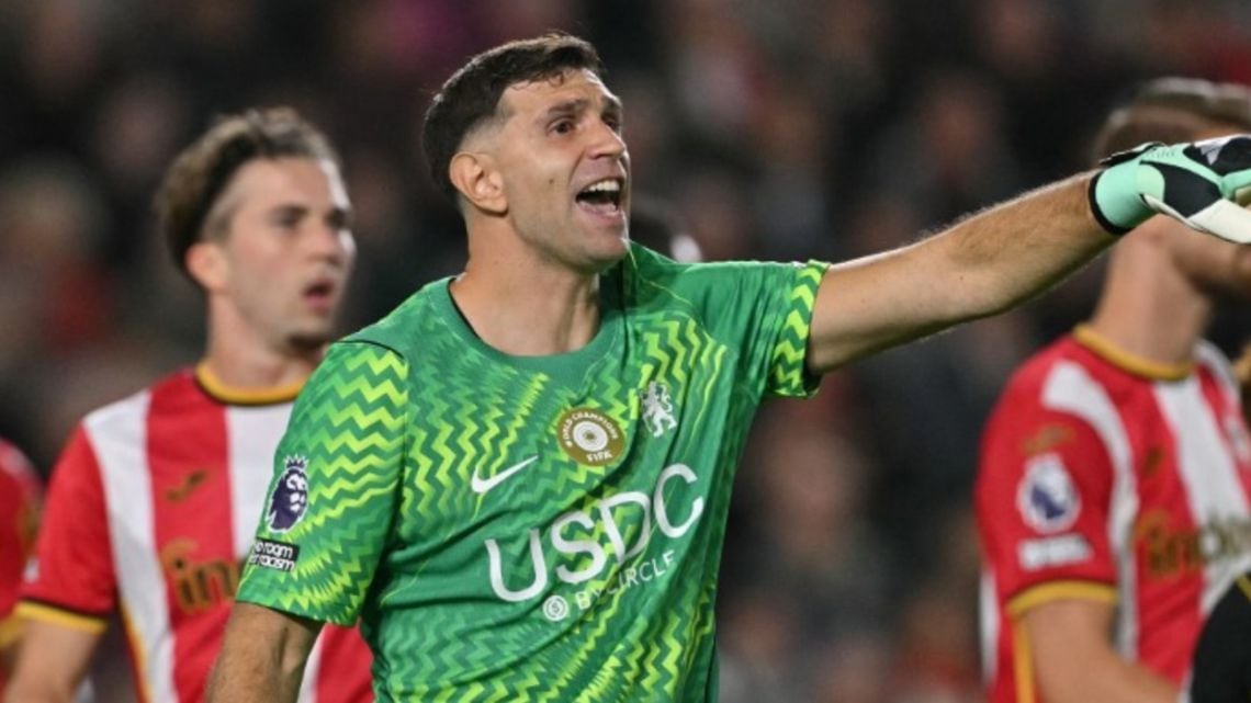 Chelsea se desangra en Brentford y Martínez sigue sin poder festejar un arco en cero