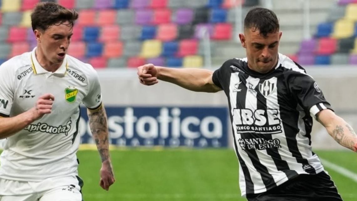 Sequeira y un penal repetido que le sacó el invicto a Defensa en Santiago del Estero