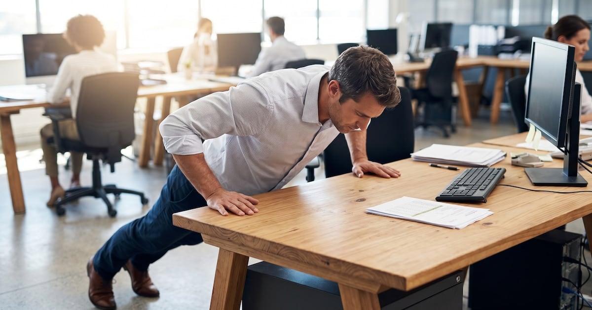 Levantarse cada tanto del sillón rinde más de lo que parece: qué dice la ciencia sobre esas pausas activas
