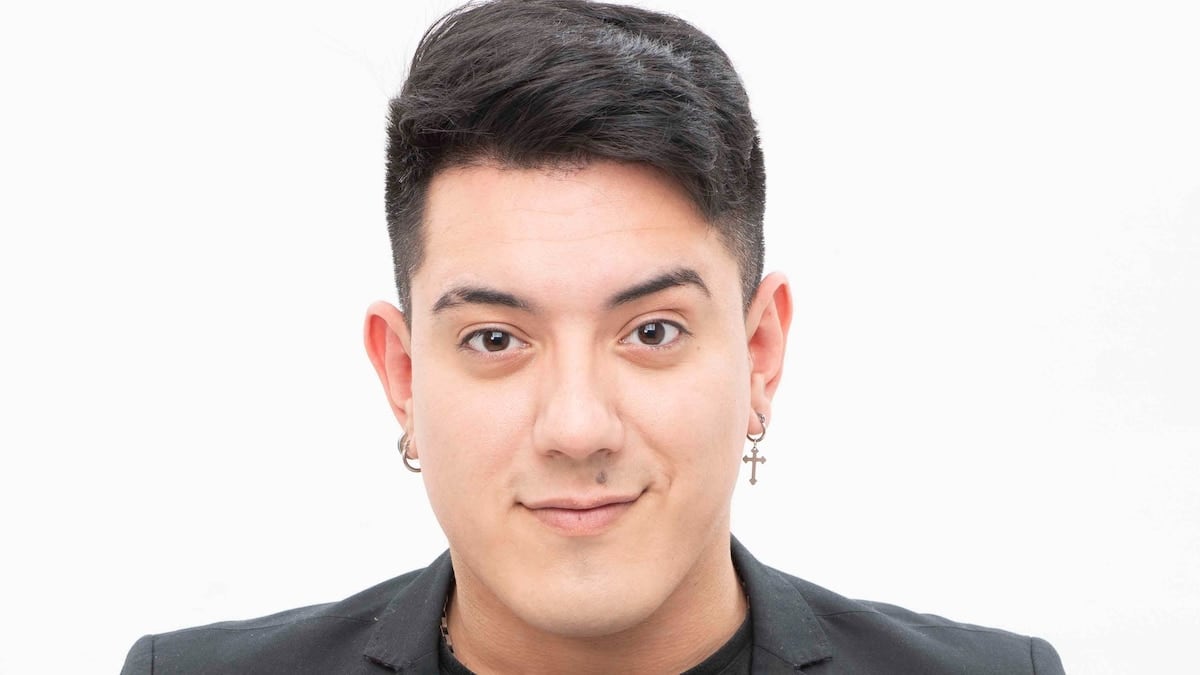 Iván Ramírez deja las pelucas en el perchero y se anima a cantar con su propia voz en la pantalla de Guido Kaczka