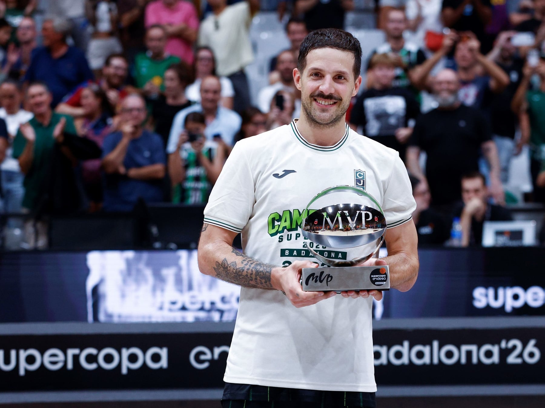 Laprovíttola le rompió el invicto al corazón: nueve triples, MVP y la Supercopa en Badalona