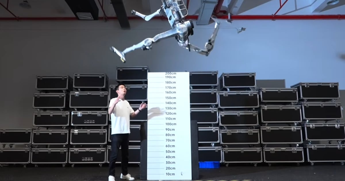 En la India, una mujer graba sus tareas del hogar para enseñarles a robots con inteligencia artificial y cobra por eso