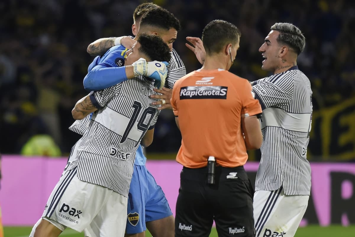 Boca zafó del papelón, va contra Racing y sueña en la Copa