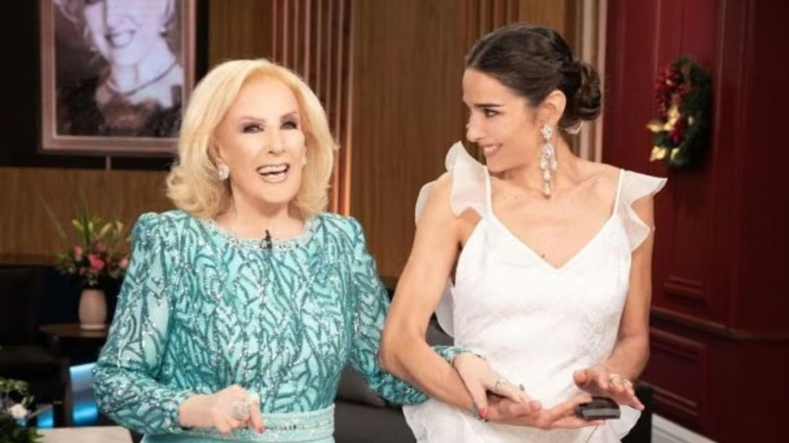 Juana Viale se queda al frente del fin de semana mientras Mirtha Legrand pelea por volver a su casa