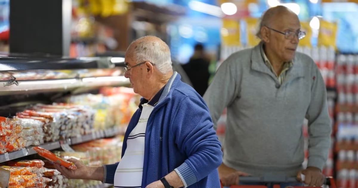 Compras de octubre: cómo se articulan los descuentos para jubilados en supermercados y bancos