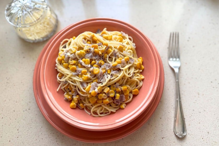 Espaguetis con choclo dorado y salsa de queso: una opción cremosa para la mesa familiar