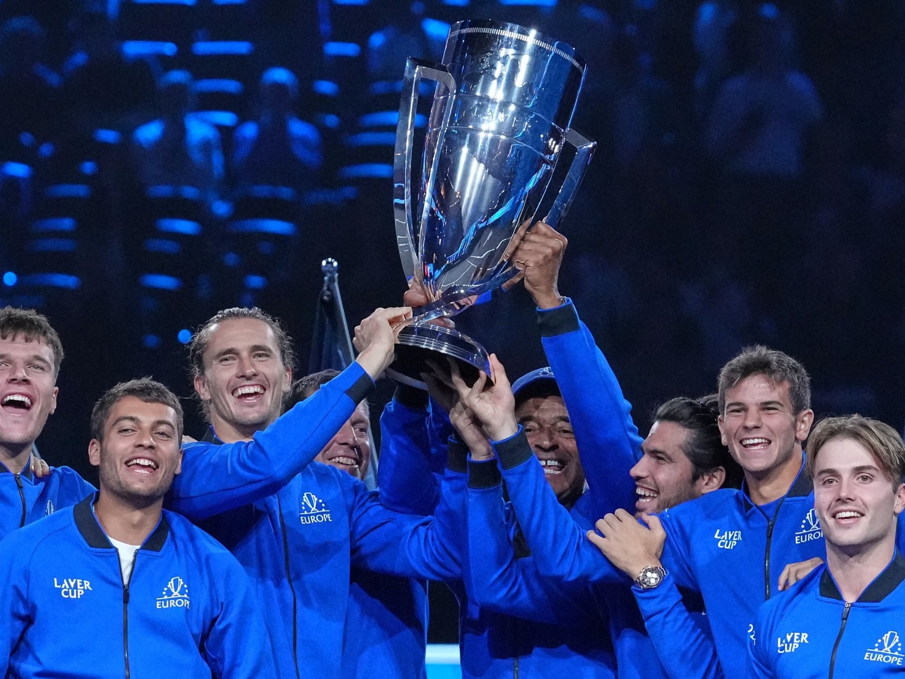 Zverev cerró el telón en Londres y Europa volvió a levantar la Laver Cup