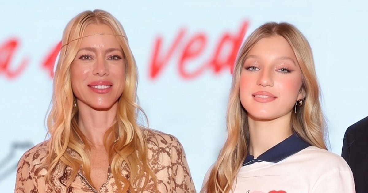 Allegra Cubero se subió a la pasarela con su madre mirando de cerca: el detrás de escena del desfile solidario de XLaVida