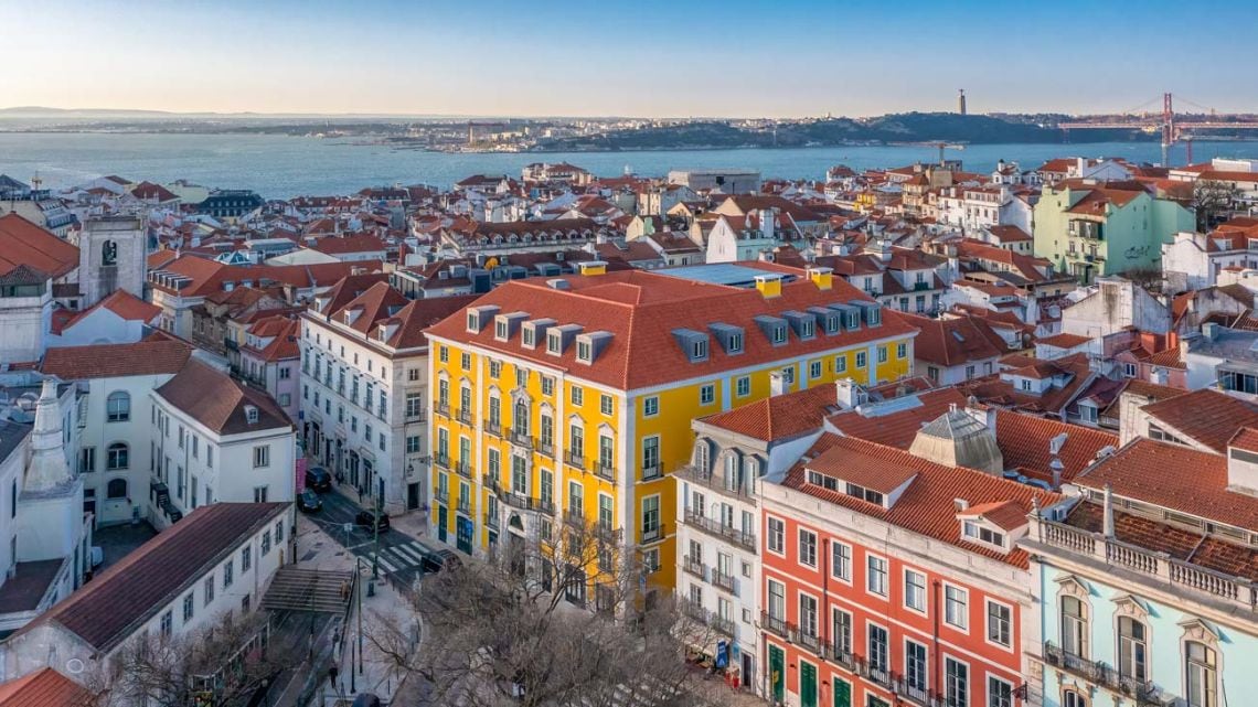 Un palacio del siglo XVIII reabrió como hotel del vino en el corazón de Lisboa y se convirtió en eje de un recorrido a pie por tres barrios