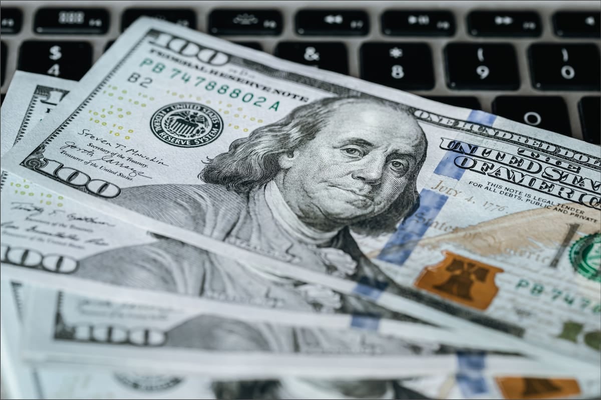 El dólar cierra la semana sin movimiento: el oficial se sostiene en $1540 y el blue, en $1560