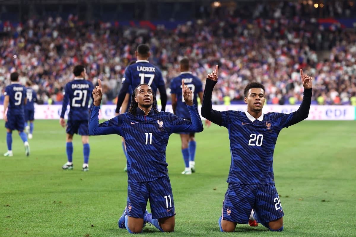 Francia lo dio vuelta con cuatro goles en 14 minutos y sigue arriba en su grupo