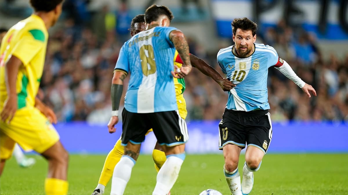 Otamendi abrió la fiesta de Messi en el Monumental: Argentina le gana 1-0 a Benín