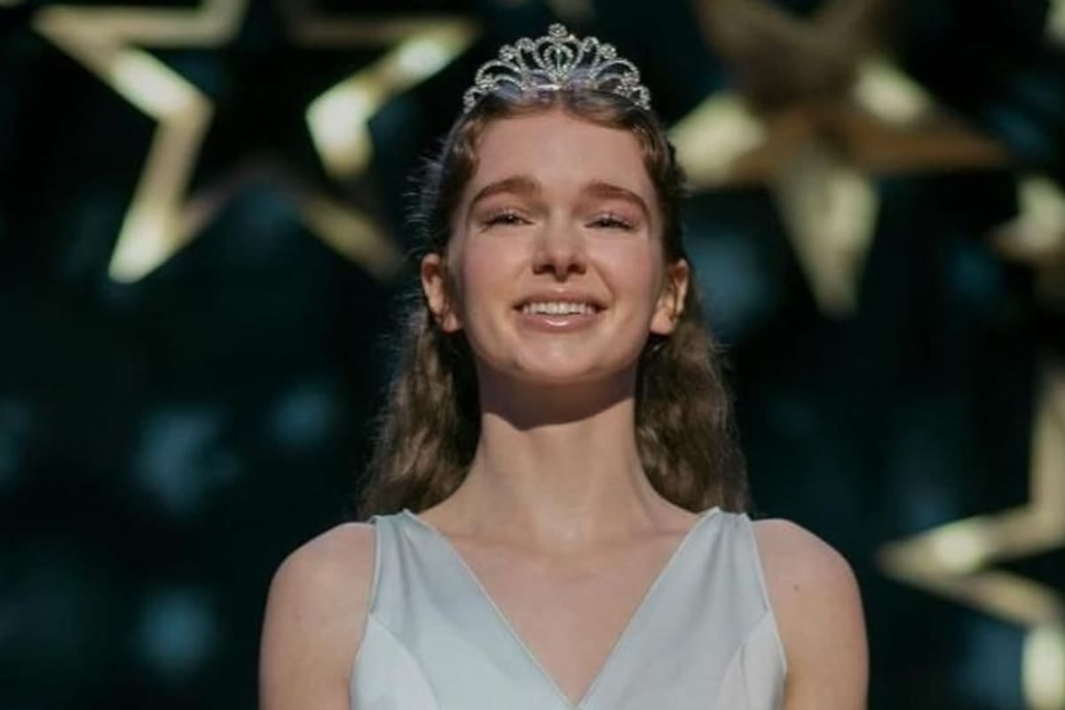 Carrie vuelve a la pantalla, ahora con ocho capítulos y el acoso como un virus que ya no se apaga en la puerta del colegio