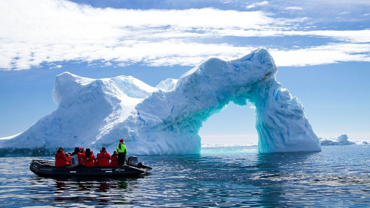 Una vuelta antártica de 23.000 kilómetros en casi dos meses: la nueva frontera de los cruceros de expedición