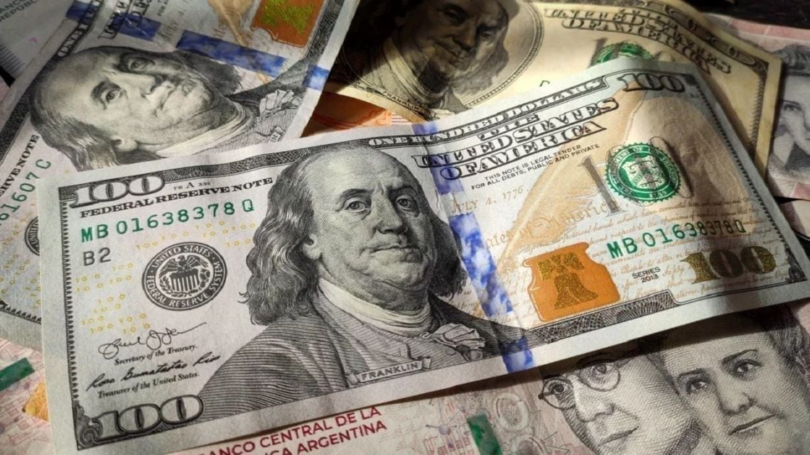 El blue se alineó con el oficial y terminó la semana a $1.540: ¿en qué quedó cada cotización?