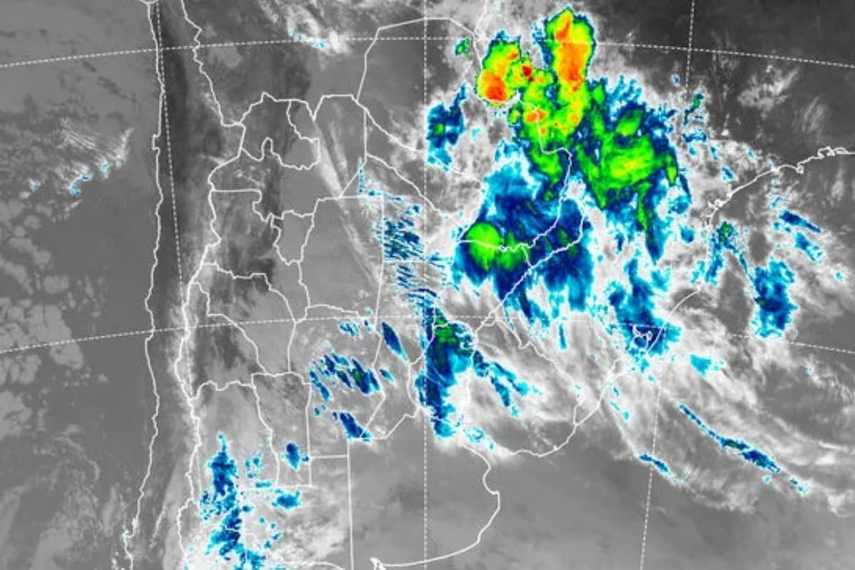 El finde largo en Buenos Aires arranca pasado por agua y termina con el sol asomando entre nubes