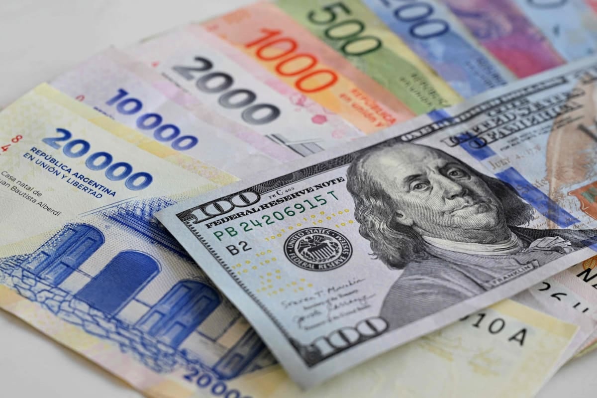 Indumentaria y gastronomía mantienen a la Argentina en el podio de los precios más altos de América Latina