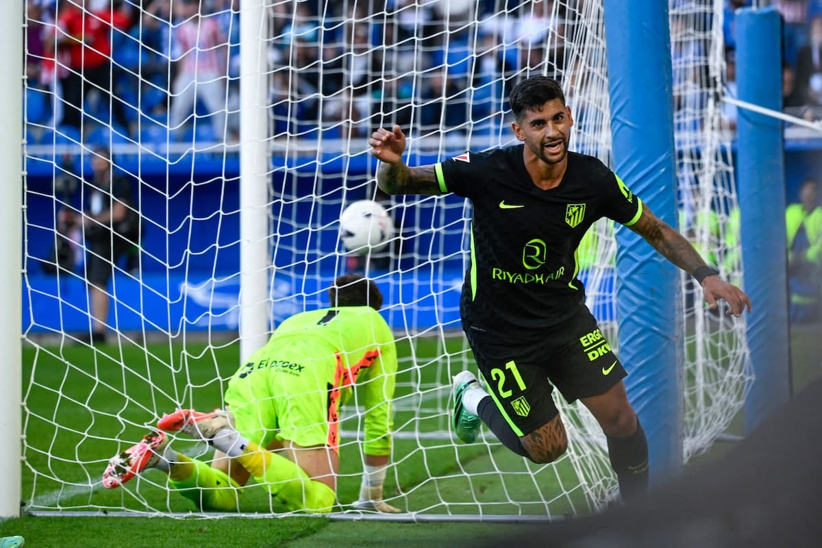 Cuti la metió de cabeza en el descuento y el Atleti se trajo los tres puntos de Vitoria
