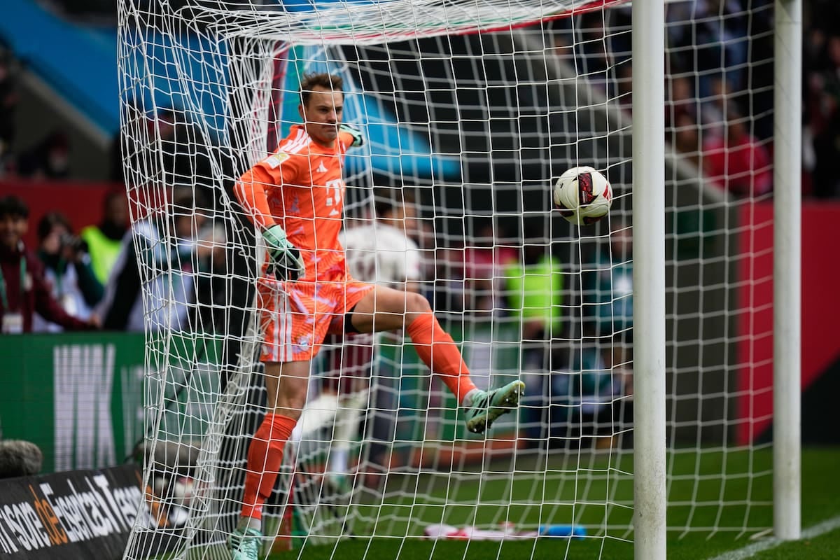 El blooper de Neuer a los cinco segundos que le arruinó la noche a Bayern en Augsburgo
