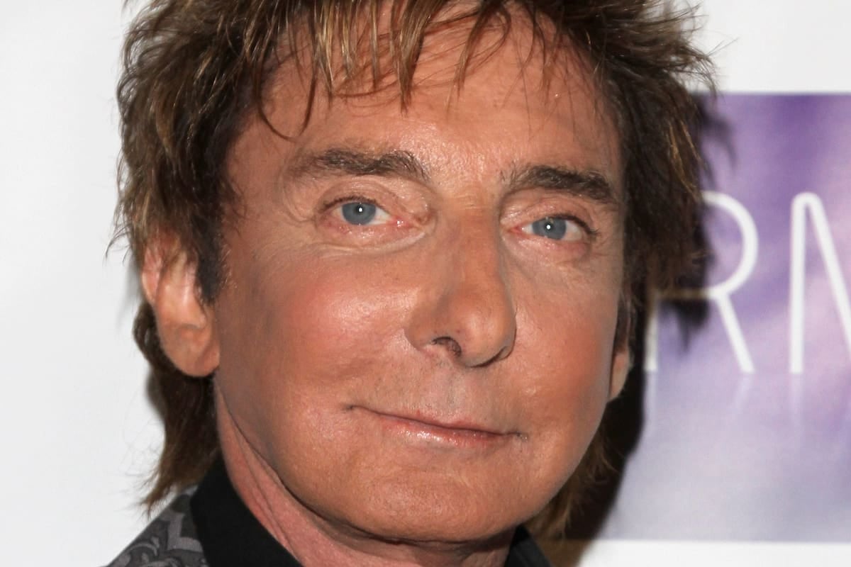 Barry Manilow frenó su show en Las Vegas a la segunda canción y la bronquitis volvió a complicar su agenda