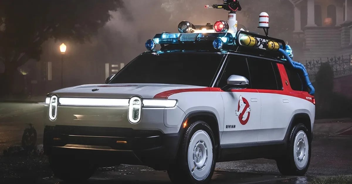 Bill Murray, otra vez con la mochila y al mando de una camioneta eléctrica: así es el guiño de Halloween que Rivian preparó para sus fans