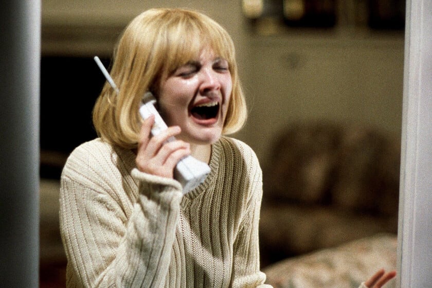 El susurro que rompió a Drew Barrymore: cómo Wes Craven fabricó un llanto real para abrir Scream