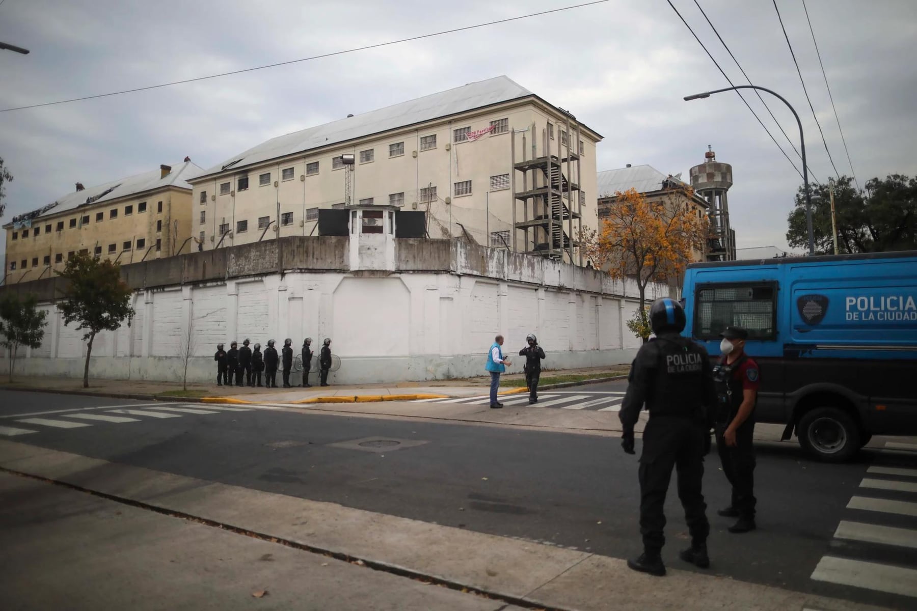 Avanzan los traslados desde Devoto: más de la mitad de los internos ya fueron derivados a Marcos Paz