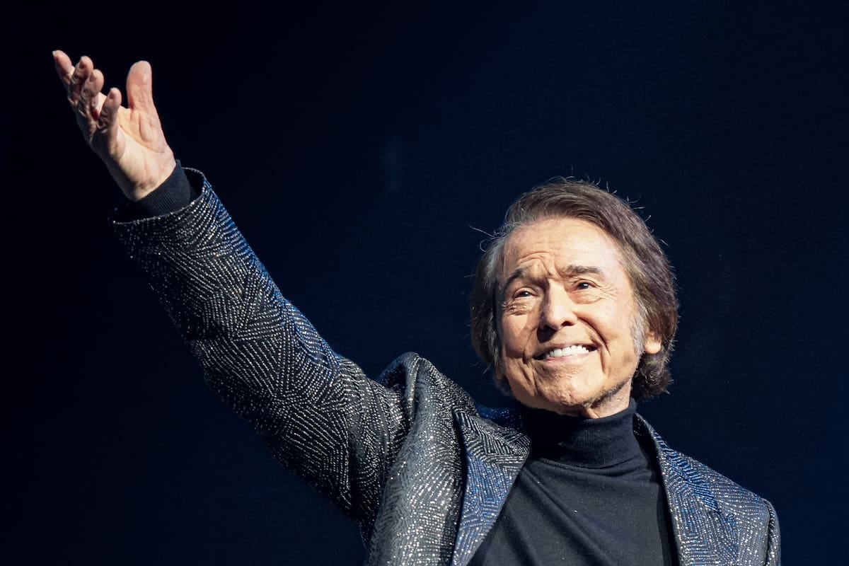 Raphael vuelve al Gran Rex con su Raveliphsimo y la huella de un papa tanguero