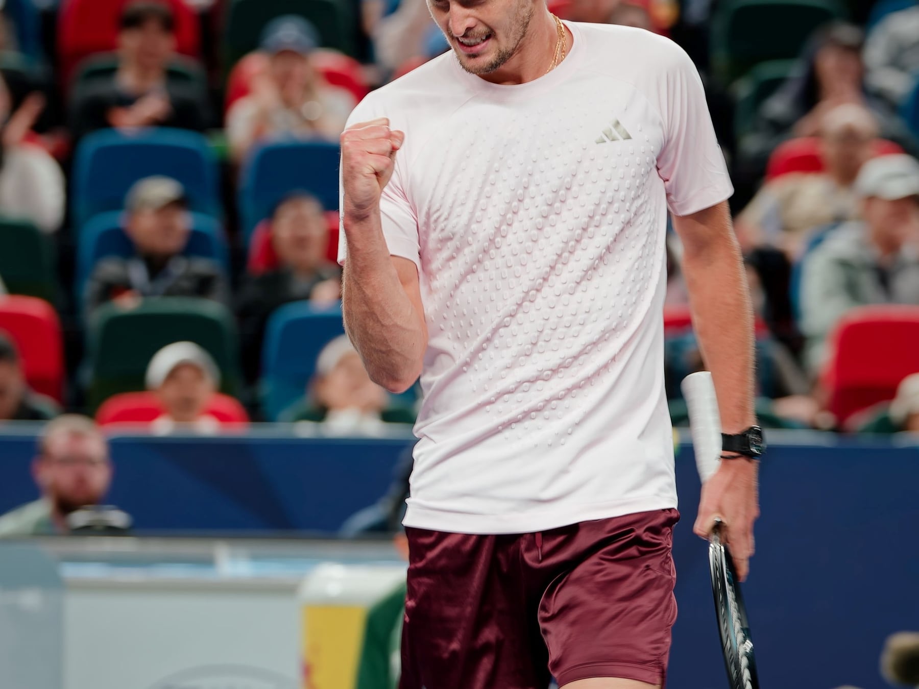 Zverev barrió a De Miñaur en dos sets y va por la semi en Shanghái: lo espera el Fokina