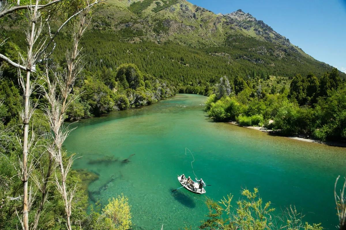 Neuquén ya vende los permisos de pesca deportiva: arranca el 1 de noviembre y hay valores que van desde los 12.500 pesos hasta los 280.000