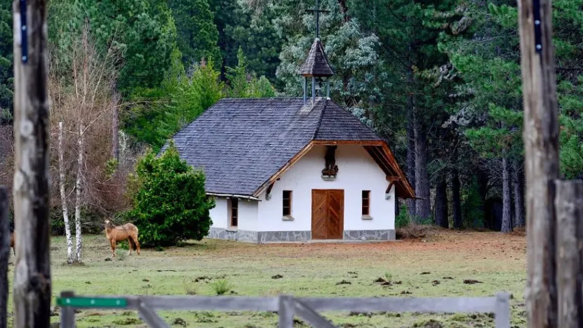 La Capilla San Jorge de Meliquina: el legado alpino de un príncipe alemán que todavía se levanta entre las lengas