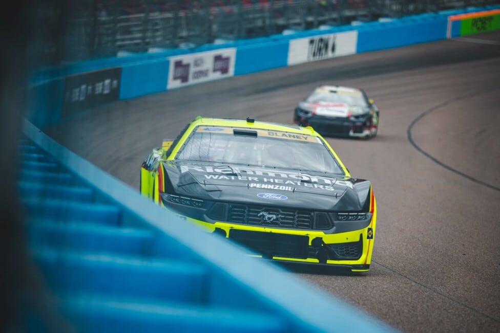 Blaney se adueñó de la pole en Phoenix y mete miedo con un Penske invencible