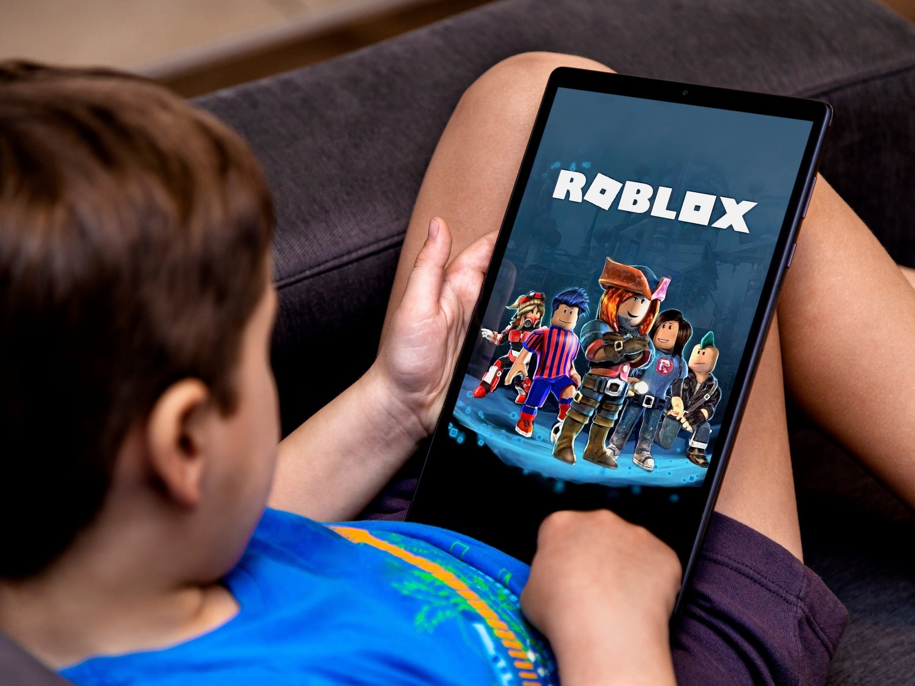Roblox no es un juego, es la plaza digital donde se encuentran los chicos: qué dice la investigación que sacude a las familias argentinas